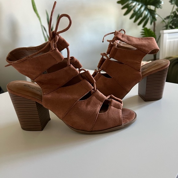 Lace Up Chunky Heel - Picture 4 of 9